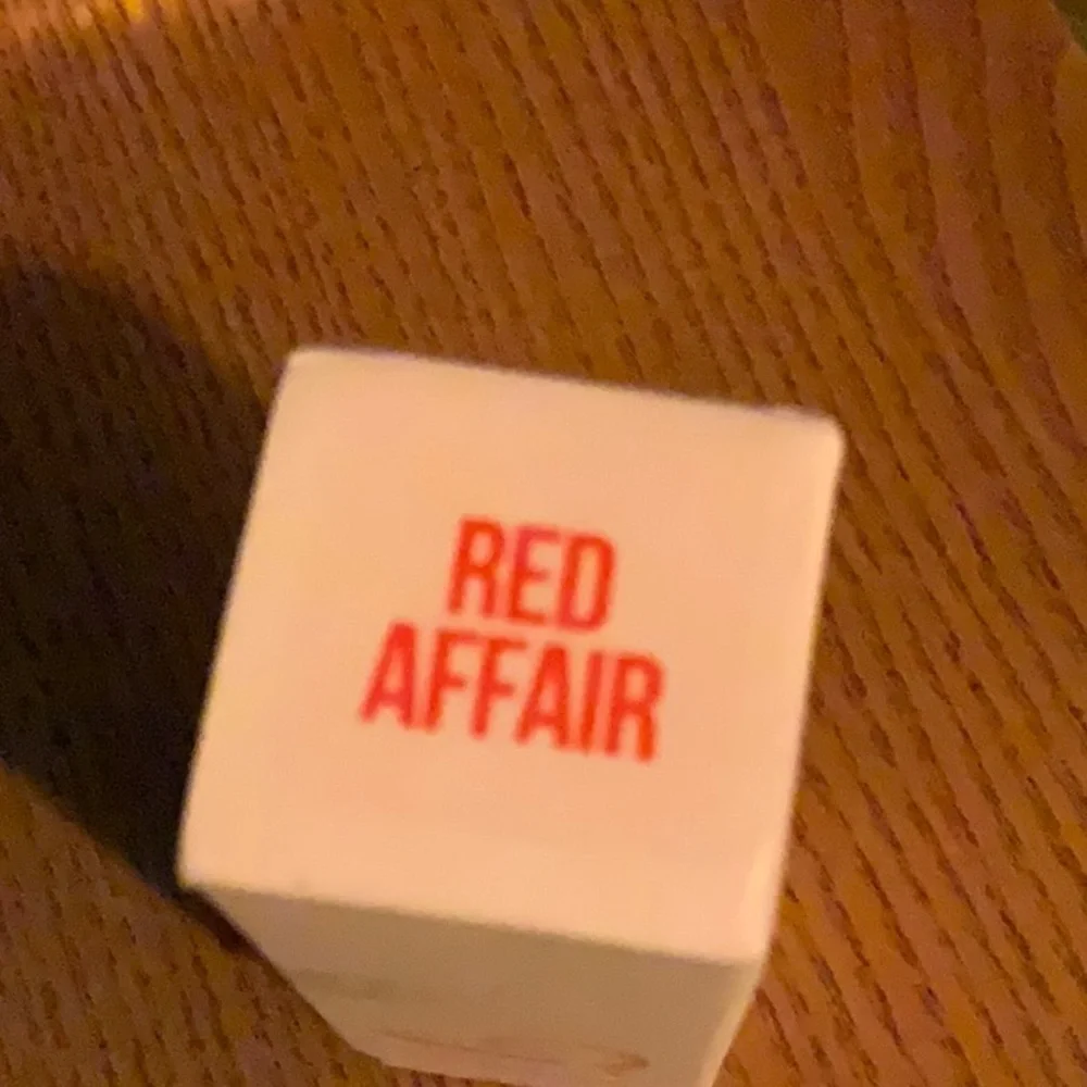 Jeffree Star Velvet Trap lipstick Red Affair - NIB